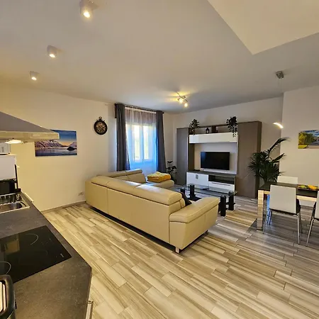 Casa Di Carlo * מנאג'יו
