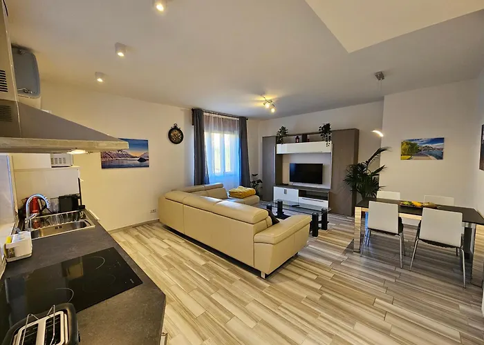 Casa Di Carlo * מנאג'יו